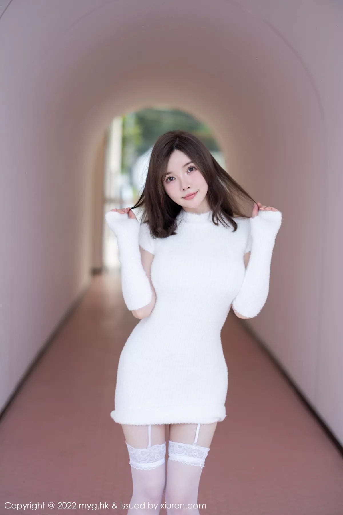 秀人集.com_[MyGirl美媛馆]Vol.644_模特糯美子脱性感白色连衣短裙露蕾丝内衣配白丝吊袜诱惑写真65P