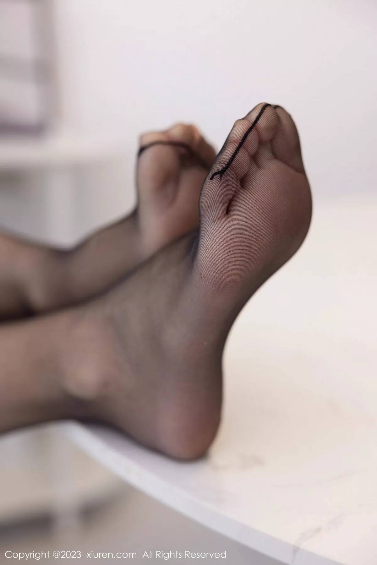 秀人集.com_[XiuRen秀人网]No.6374_模特可乐Vicky性感蓝紫色吊带短裙配超薄黑丝秀美腿诱惑写真60P