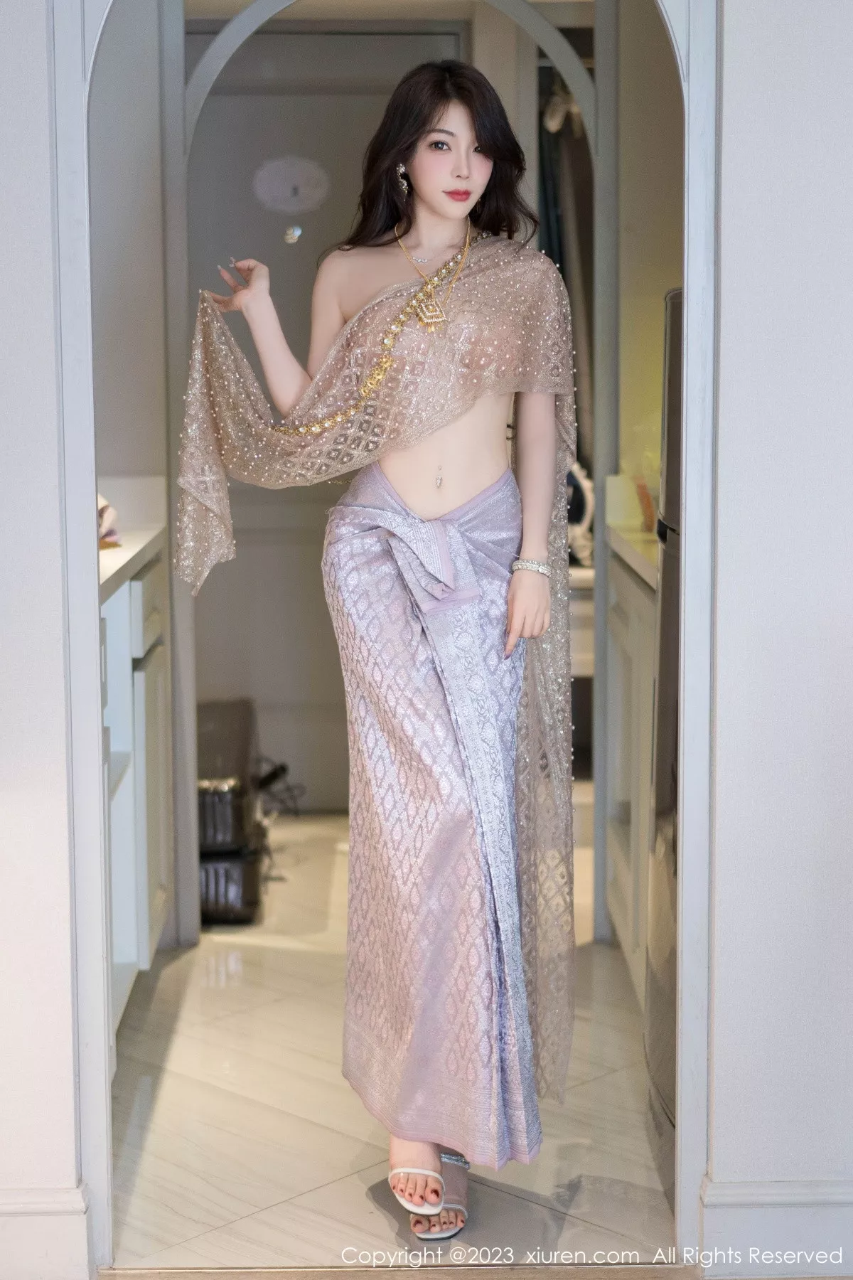 秀人集.com_[XiuRen秀人网]No.7164_女神徐莉芝Booty户外性感暖灰色服饰半脱秀曼妙身姿诱惑写真66P