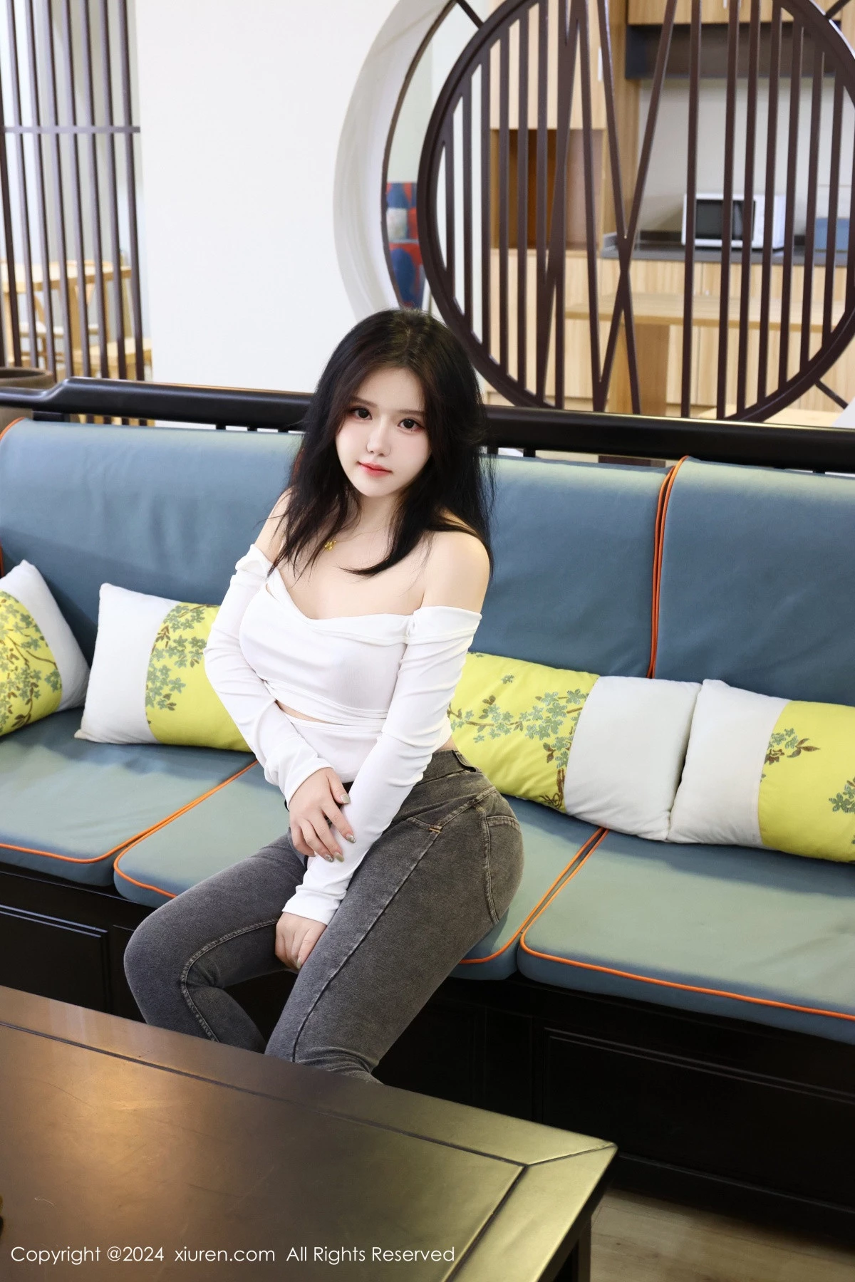 秀人集.com_[XiuRen秀人网]No.8853_模特小薯条nienie性感白色T恤配露臀牛仔裤秀完美身材诱惑写真78P