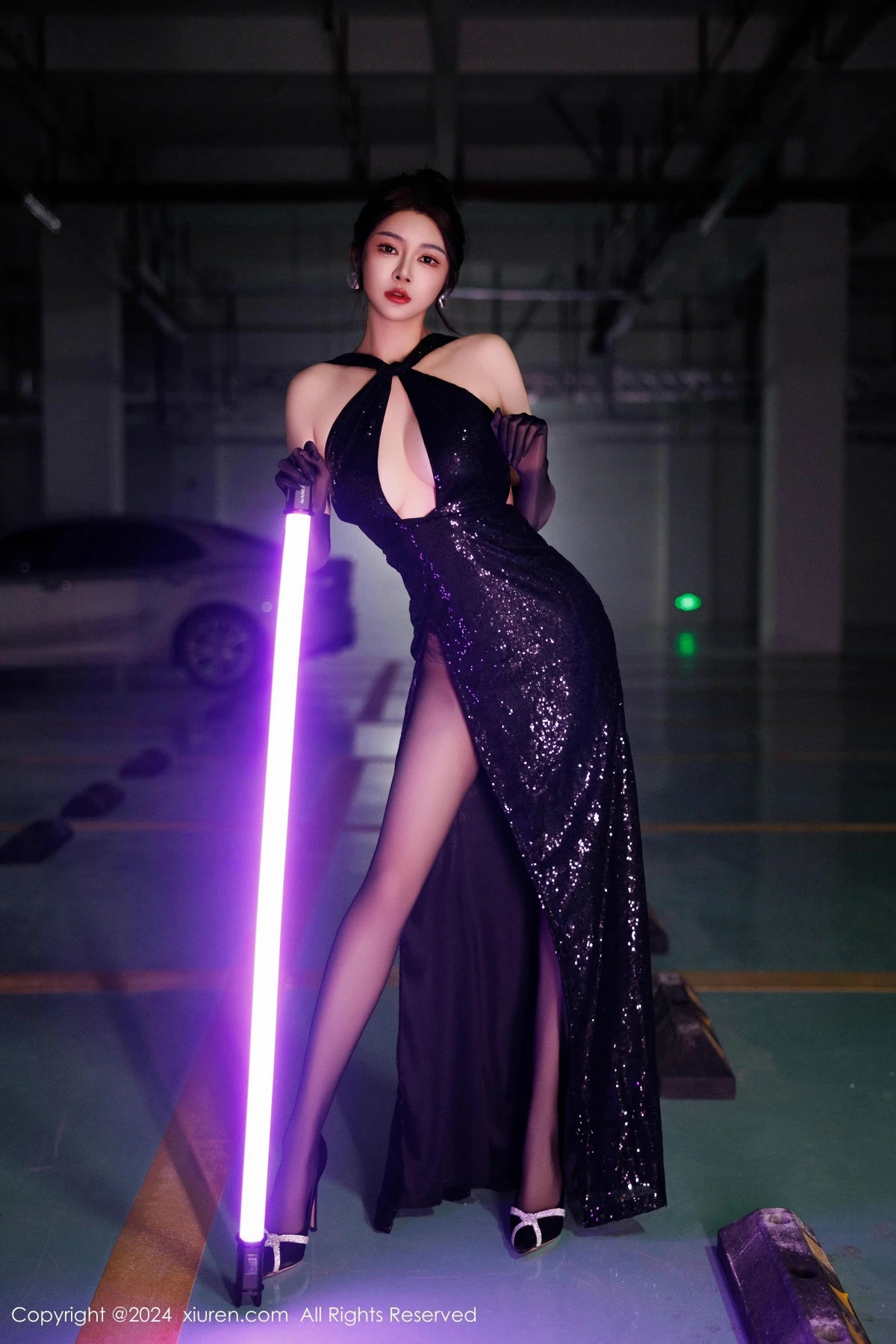 秀人集.com_[XiuRen秀人网]No.9512_模特凯竹Quinn性感黑色连衣裙配黑丝袜秀丰腴身材撩人诱惑写真82P