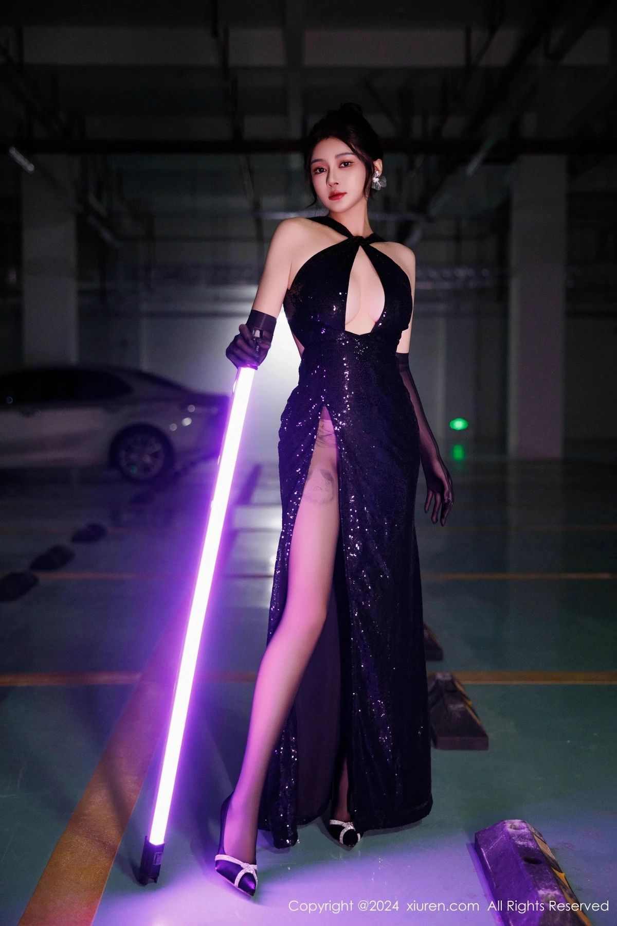 秀人集.com_[XiuRen秀人网]No.9512_模特凯竹Quinn性感黑色连衣裙配黑丝袜秀丰腴身材撩人诱惑写真82P