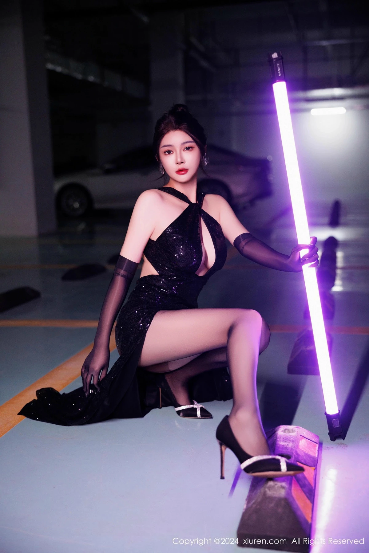 秀人集.com_[XiuRen秀人网]No.9512_模特凯竹Quinn性感黑色连衣裙配黑丝袜秀丰腴身材撩人诱惑写真82P