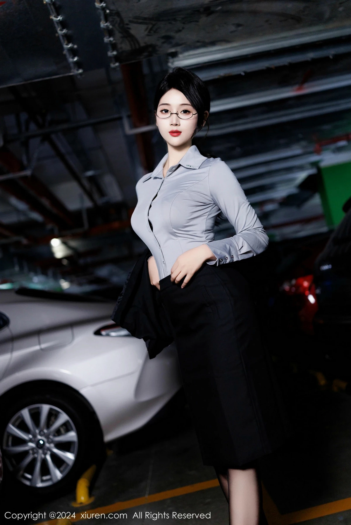 秀人集.com_[XiuRen秀人网]No.9567_新人模特南乔灰色OL服饰露性感内衣配黑丝吊袜秀美腿诱惑写真90P