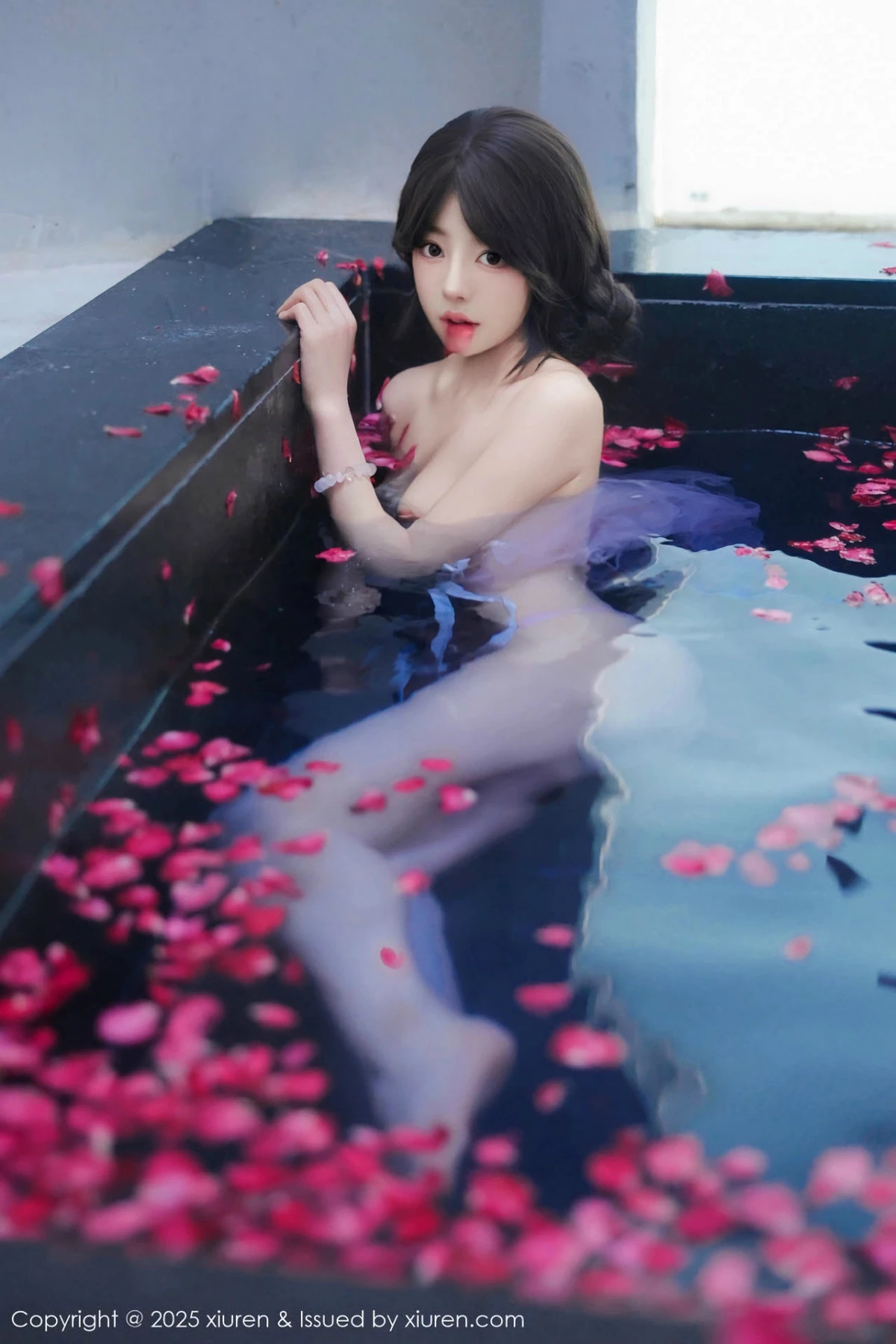 秀人集.com_[XiuRen秀人网]No.9778_模特桃妖夭浴池场景性感白色薄纱服饰花瓣浴秀惹火身材诱惑写真102P
