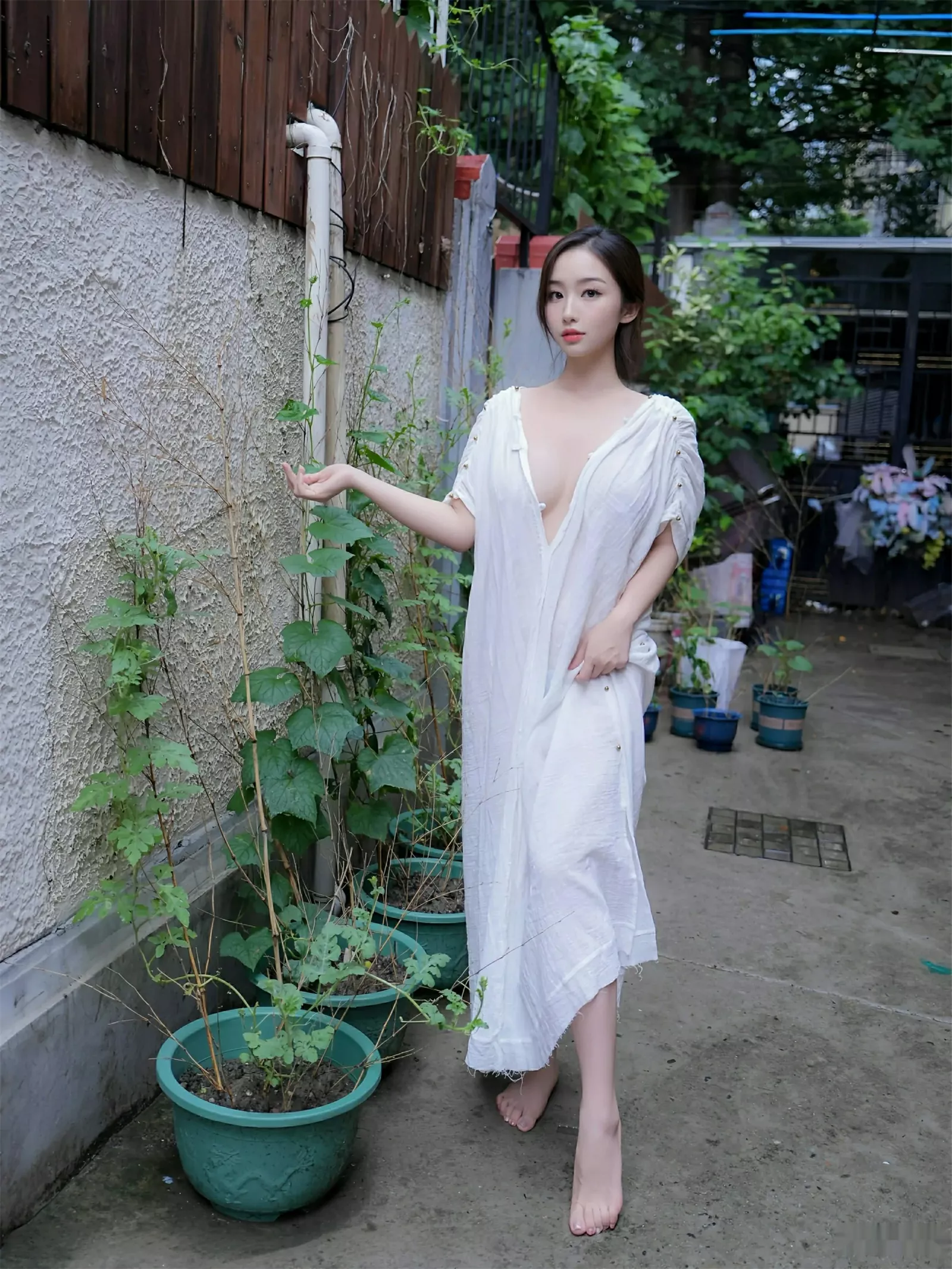 秀人集.com_[XiuRen秀人网]No.10603_模特楠芝性感白色长袍半脱露白色丁字裤秀惹火身材撩人诱惑写真77P