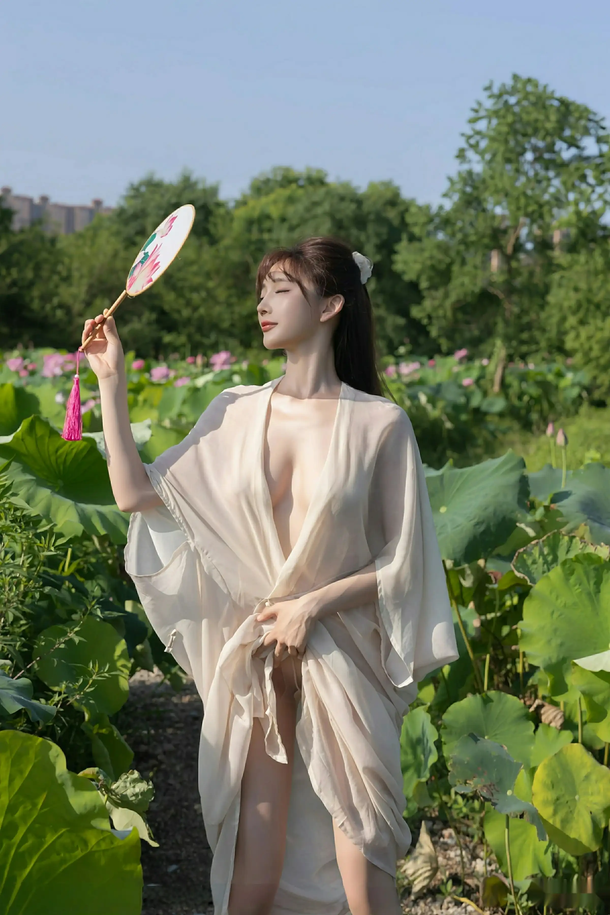 秀人集.com_[XiuRen秀人网]No.10630_模特陆萱萱户外性感浅色薄纱服饰配超薄肉丝秀柔美身姿诱惑写真76P