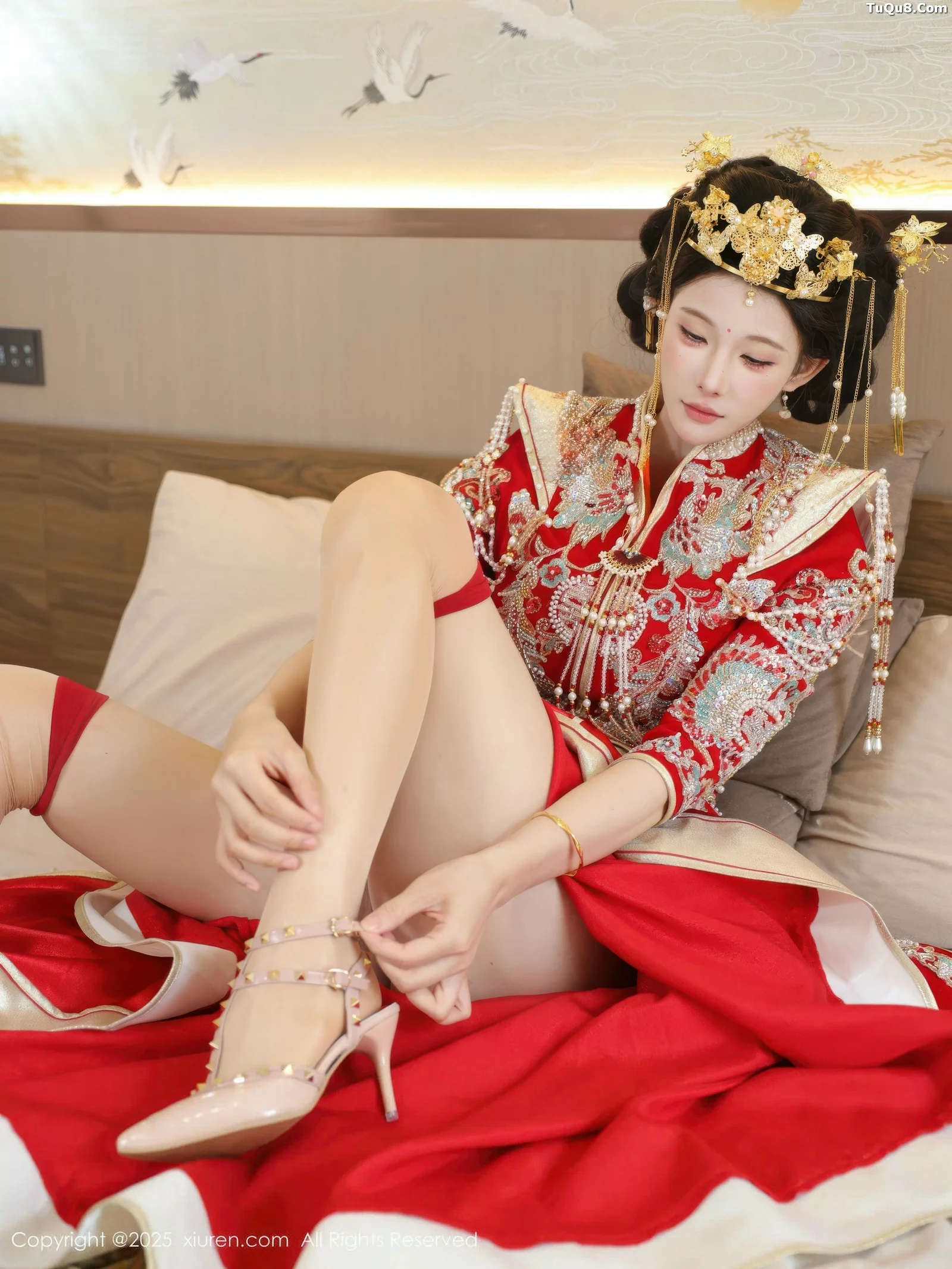 秀人集.com_[XiuRen秀人网]No.10742_模特梨霜儿性感红色新娘服饰配肉色丝袜秀丰腴身材迷人诱惑写真84P