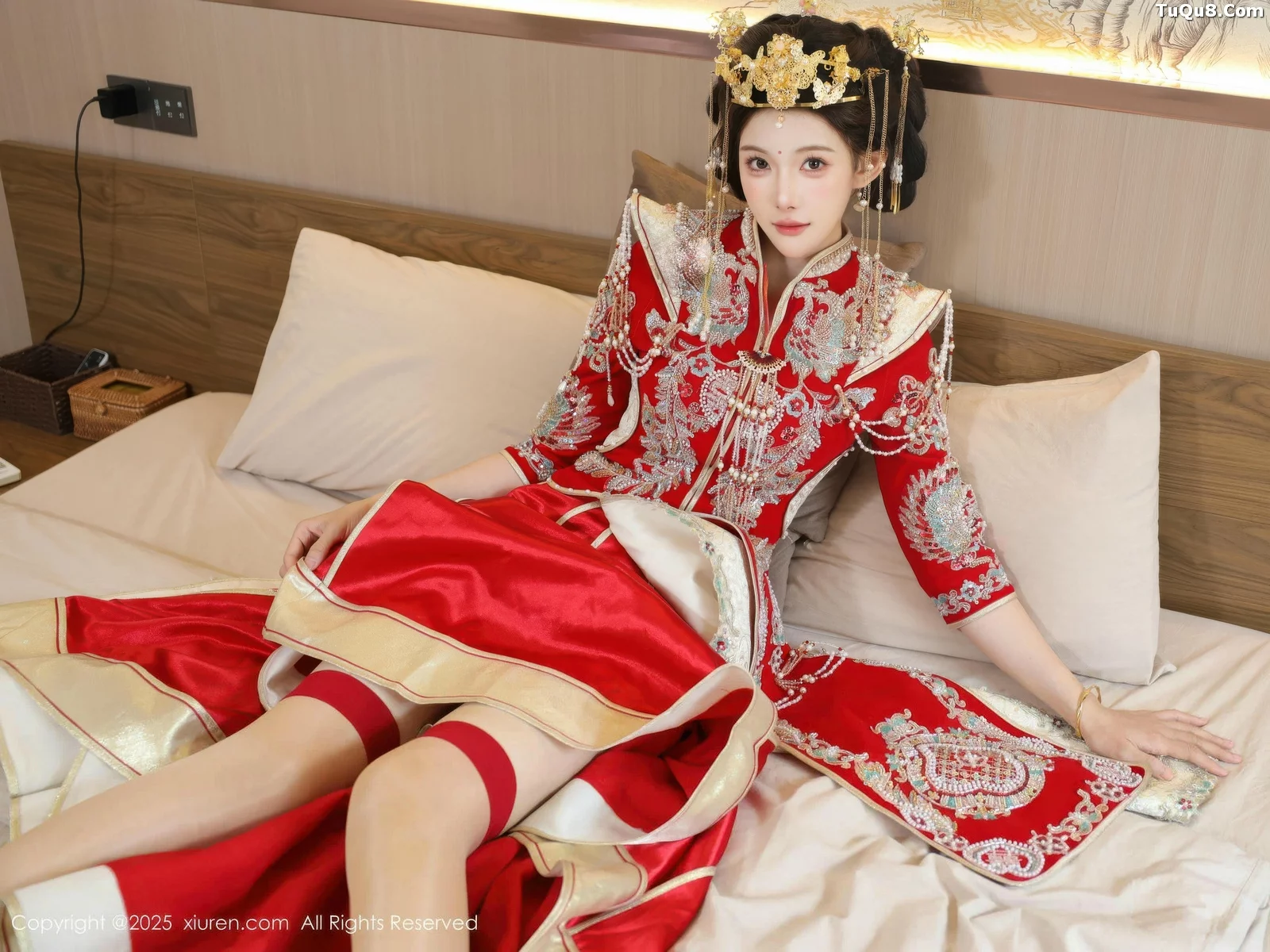 秀人集.com_[XiuRen秀人网]No.10742_模特梨霜儿性感红色新娘服饰配肉色丝袜秀丰腴身材迷人诱惑写真84P