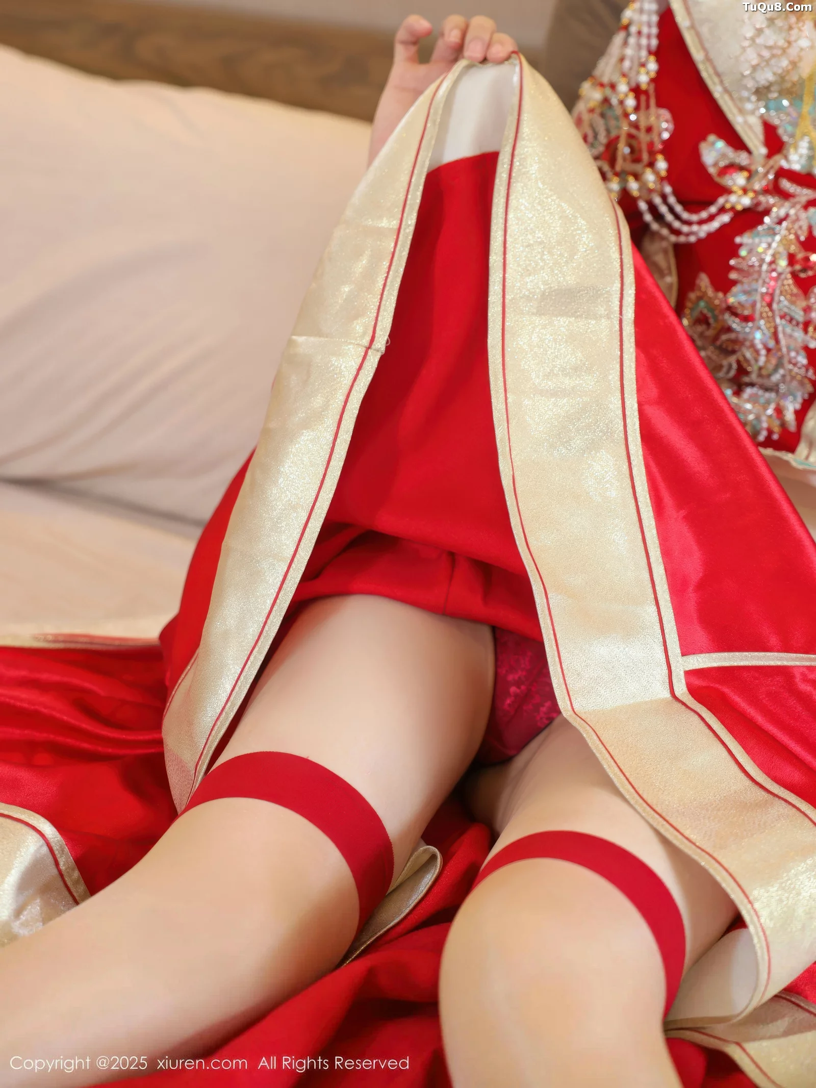 秀人集.com_[XiuRen秀人网]No.10742_模特梨霜儿性感红色新娘服饰配肉色丝袜秀丰腴身材迷人诱惑写真84P