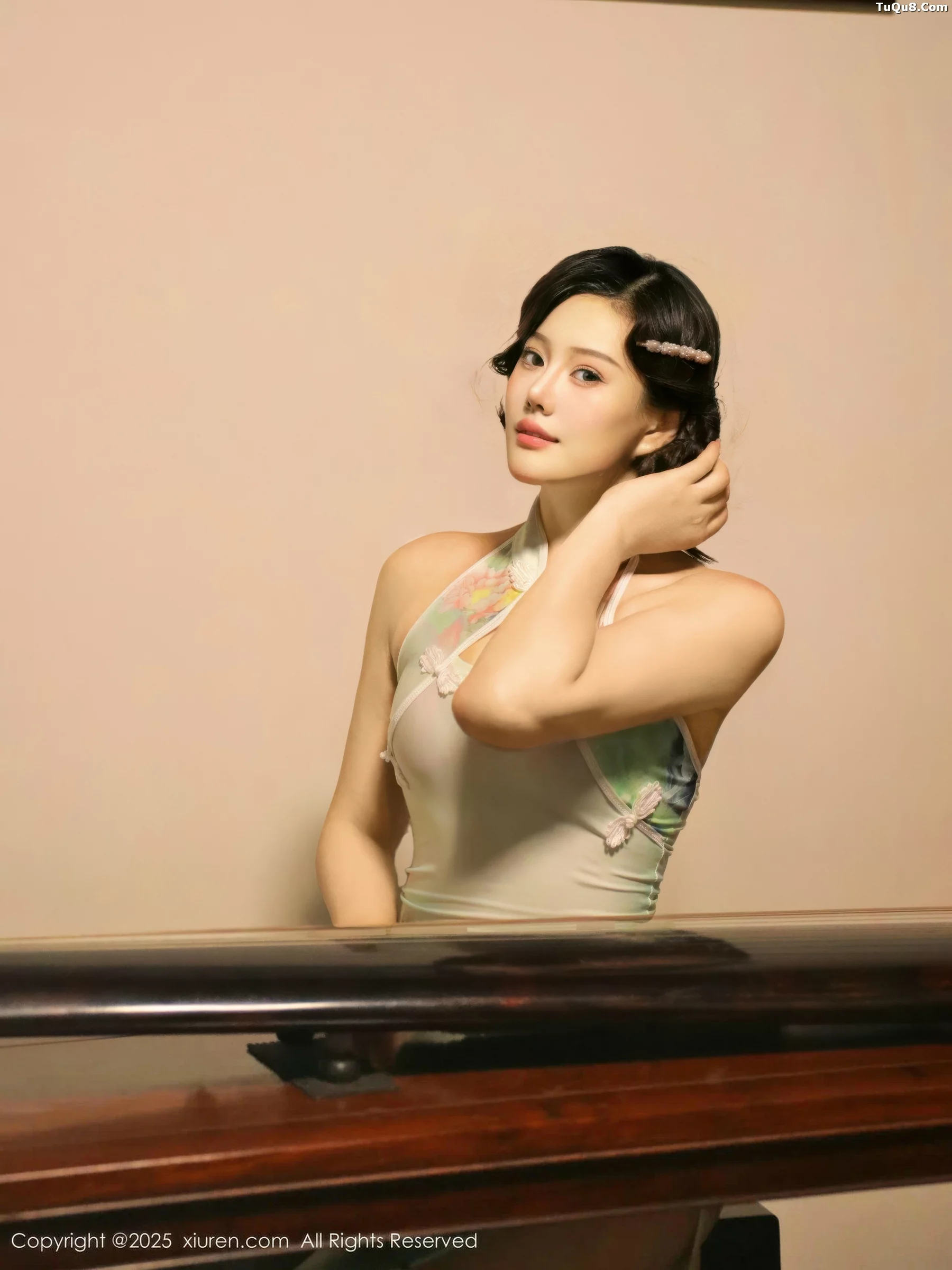 秀人集.com_[XiuRen秀人网]No.10749_新人模特莉莉安娜o性感绿色旗袍配超薄肉丝秀丰满身材诱惑写真73P