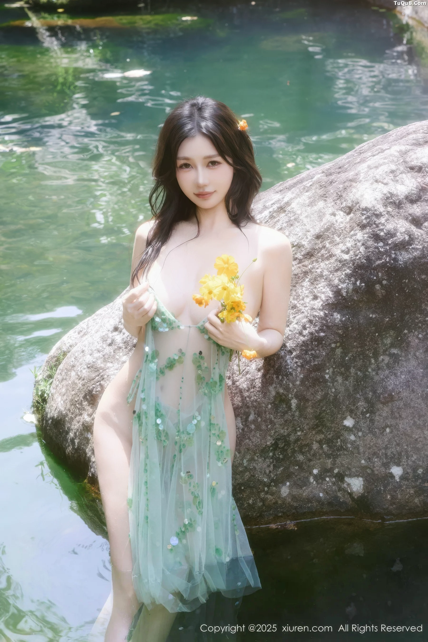 秀人集.com_[XiuRen秀人网]No.10756_模特尹甜甜户外小溪性感薄纱亮片裙湿身秀丰腴身材惹火诱惑写真60P