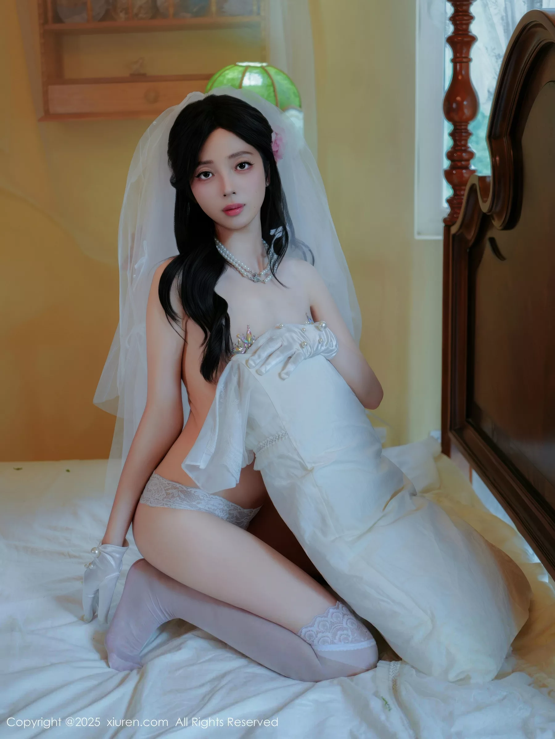 秀人集.com_[XiuRen秀人网]No.10769_新人模特朱朱molly性感白色婚纱配白色丝袜秀凹凸身材诱惑写真54P