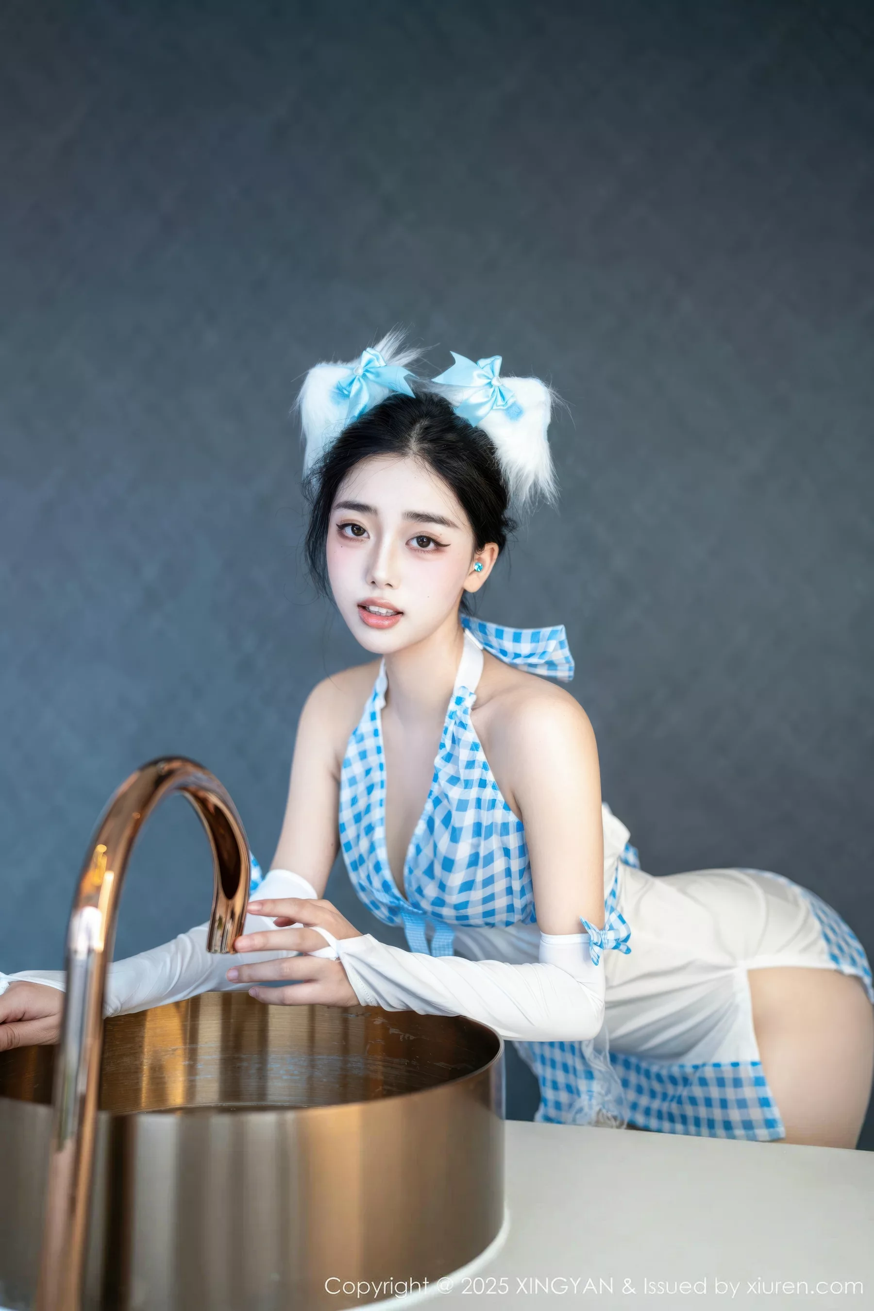 秀人集.com_[XINGYAN星颜社]VOL.399_模特阮福福性感蓝色格子裙配开档白丝秀曼妙身姿诱惑写真66P