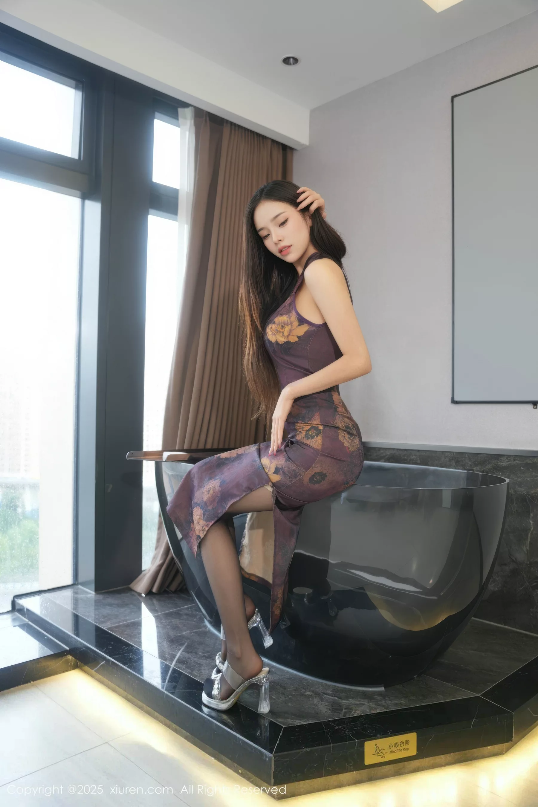 秀人集.com_[XiuRen秀人网]No.10771_新人模特小奶娇私房性感紫色旗袍配超薄黑丝秀完美身材诱惑写真73P