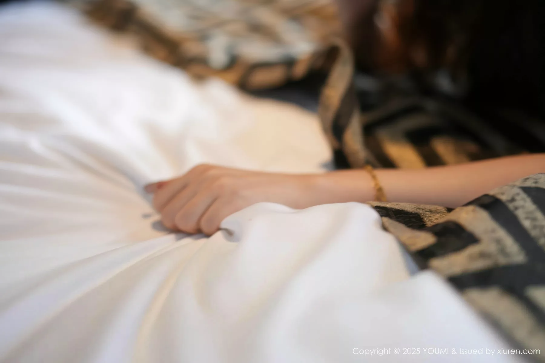 秀人集.com_[YouMi尤蜜荟]Vol.1168_模特桃桃·夭夭twins性感OL服饰露紫色情趣内衣秀惹火身材诱惑写真82P