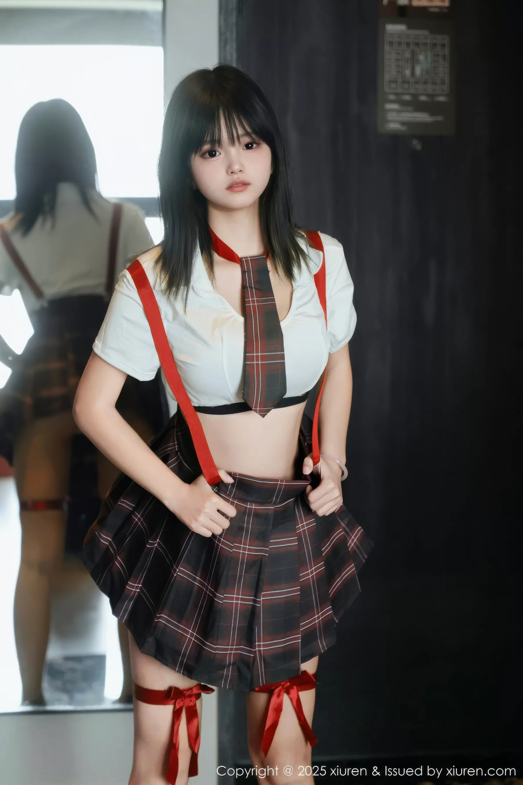 秀人集.com_[XiuRen秀人网]No.10774_模特小泠性感短款上衣露黑色内衣配格子裙秀丰满身材诱惑写真58P