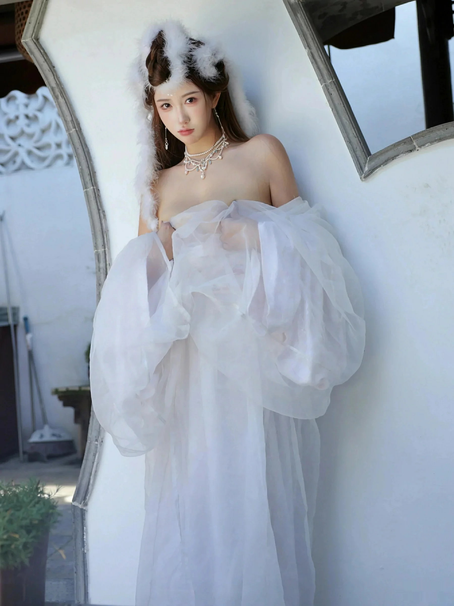 秀人集.com_[XiuRen秀人网]No.10843_模特金允希Yuki性感白色锦毛鼠装扮低胸秀丰腴身材完美诱惑写真78P