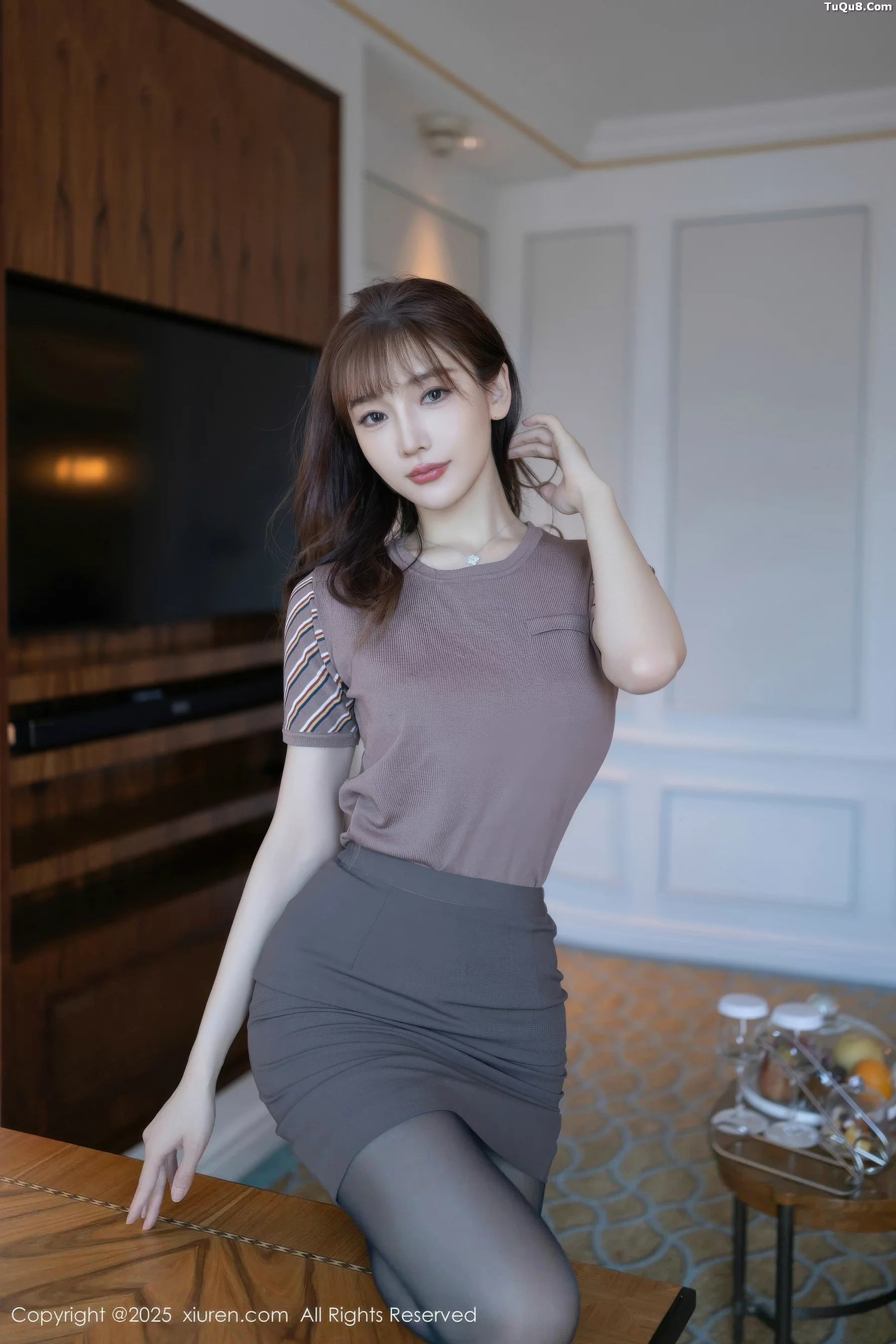 秀人集.com_[XiuRen秀人网]No.10850_模特陆萱萱性感深色OL套装露紫色蕾丝内衣秀完美身材诱惑写真78P