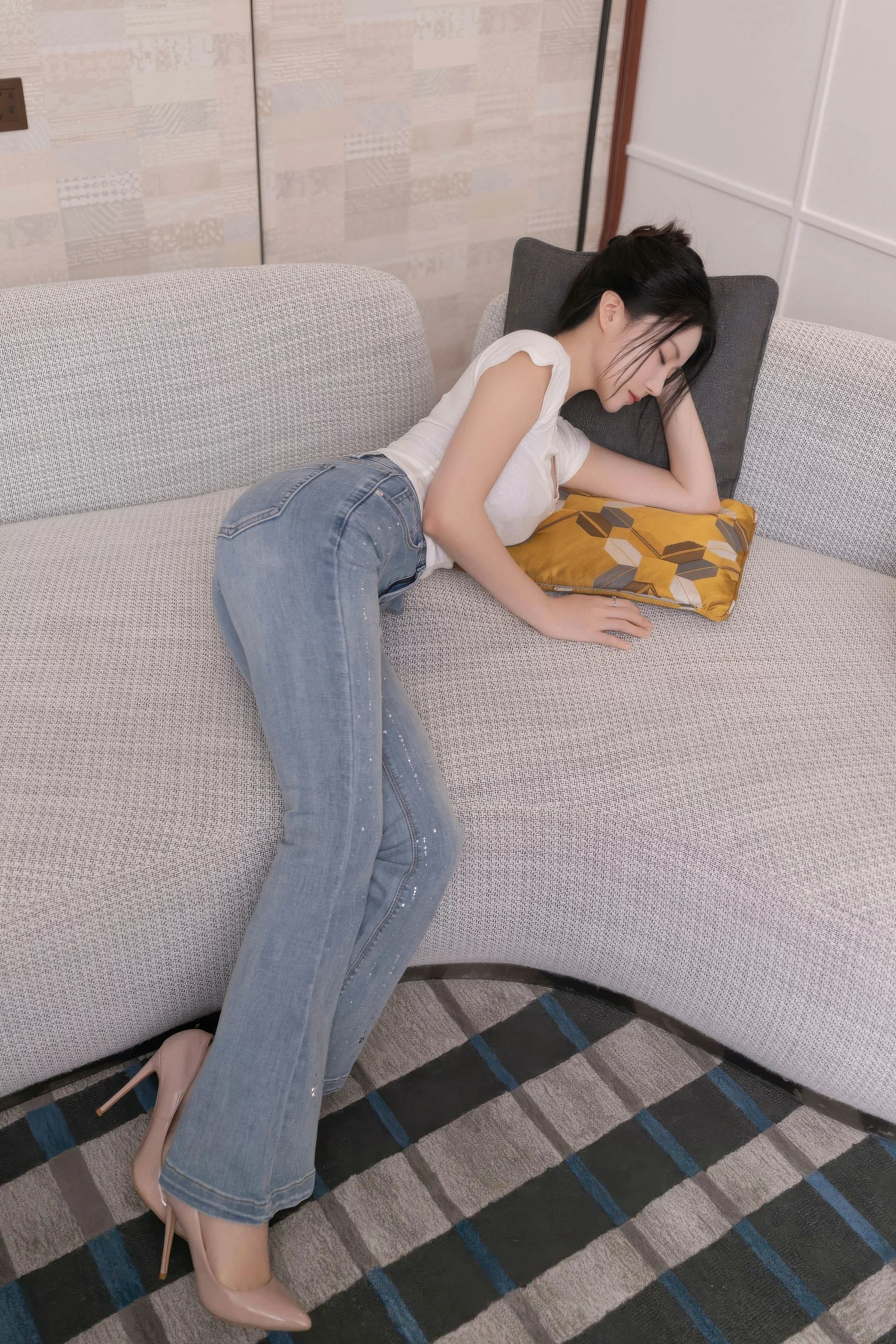 秀人集.com_[XiuRen秀人网]No.10858_模特鱼子酱Fish性感暖灰蕾丝内衣配超薄肉丝秀曼妙身材诱惑写真76P