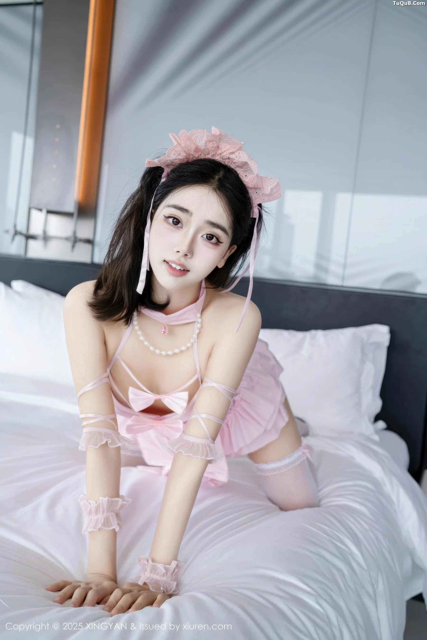 秀人集.com_[XINGYAN星颜社]VOL.417_模特阮福福性感粉色情趣内衣配白色丝袜秀完美身材诱惑写真70P