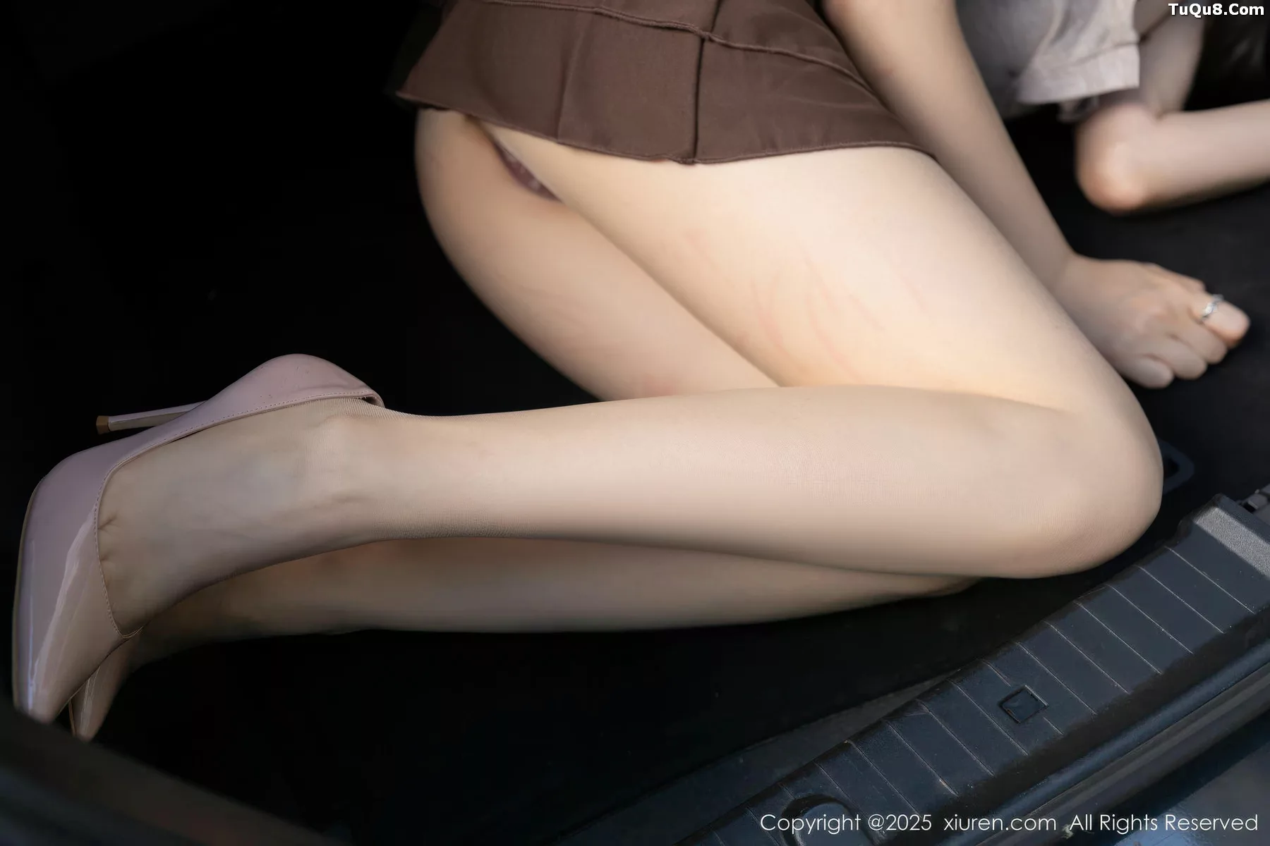 秀人集.com_[XiuRen秀人网]No.10965_模特鱼子酱Fish车内场景红色内衣配超薄肉丝秀曼妙身姿诱惑写真80P